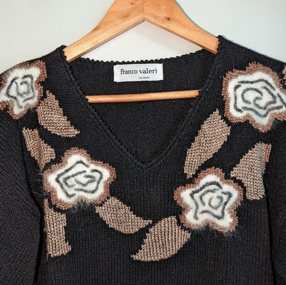 VINTAGE Retro Black & Floral Embroidery Crewneck Knit Sweater Size Medium - Picture 6 of 13